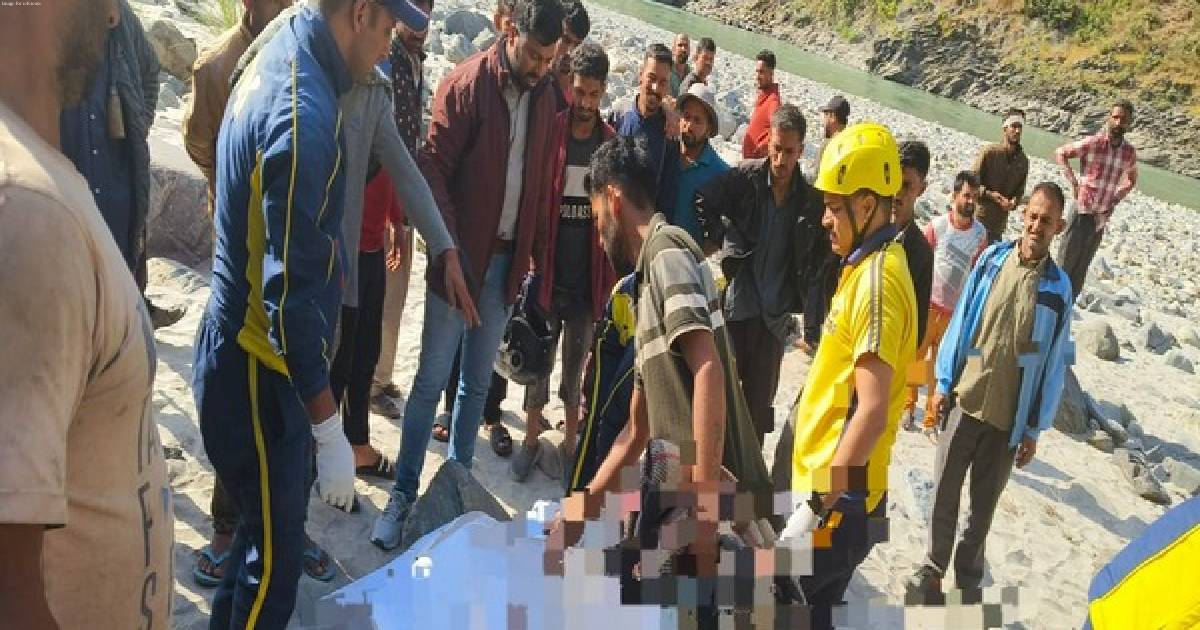 Uttarakhand: 3 killed as vehicle plunges into ditch, rescue personnel retrieve trapped bodies